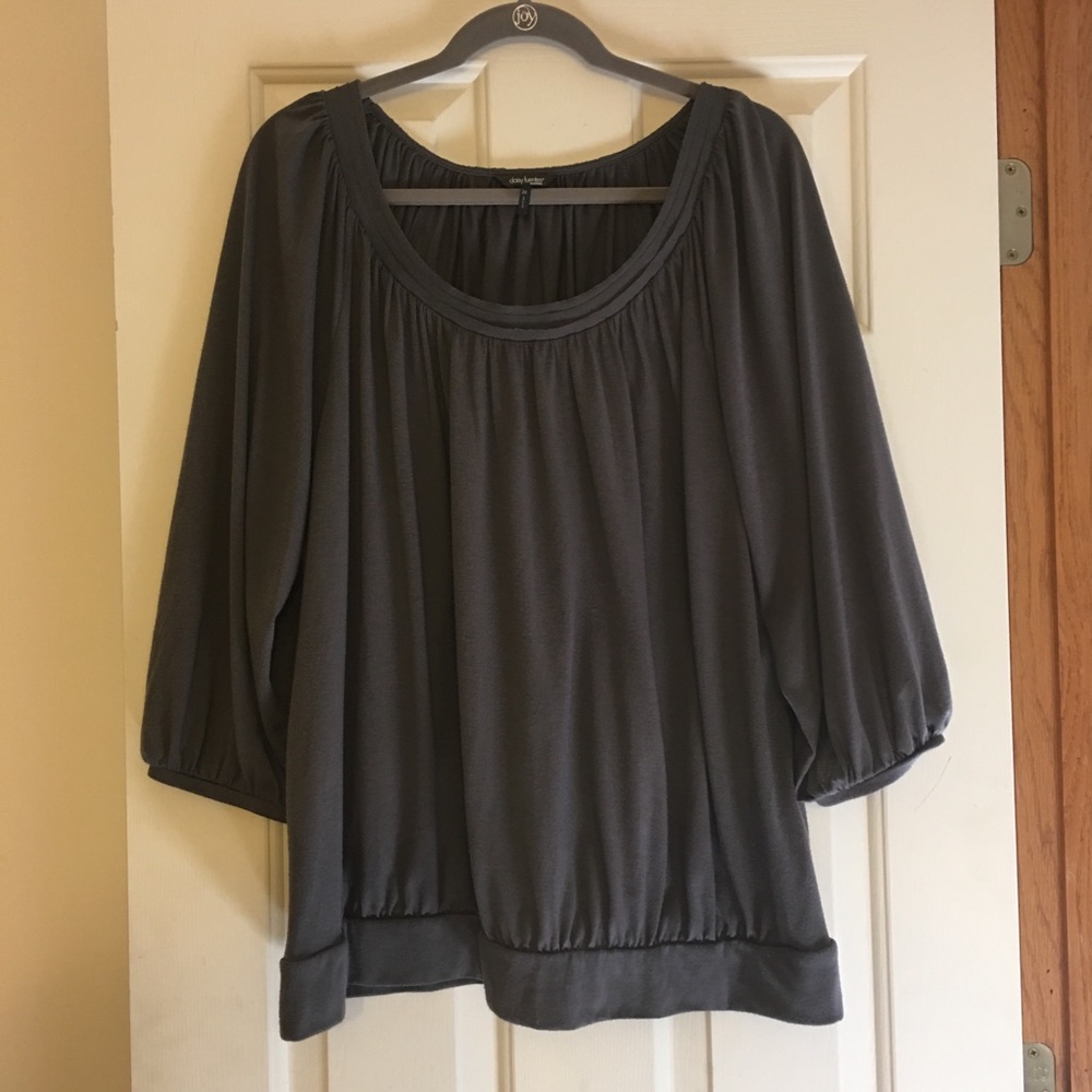 4/$25 Daisy Fuentes 2X gray women’s shirt. - Picture 1 of 6